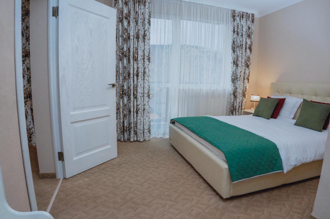 Hotel&Restaurant Premium Club Yaremche Bagian luar foto
