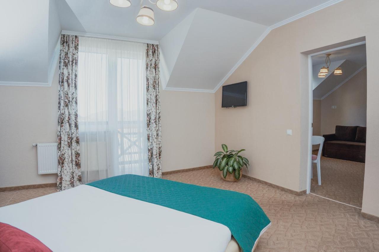 Hotel&Restaurant Premium Club Yaremche Bagian luar foto