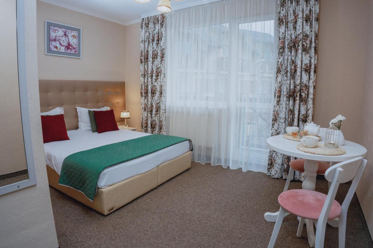 Hotel&Restaurant Premium Club Yaremche Bagian luar foto