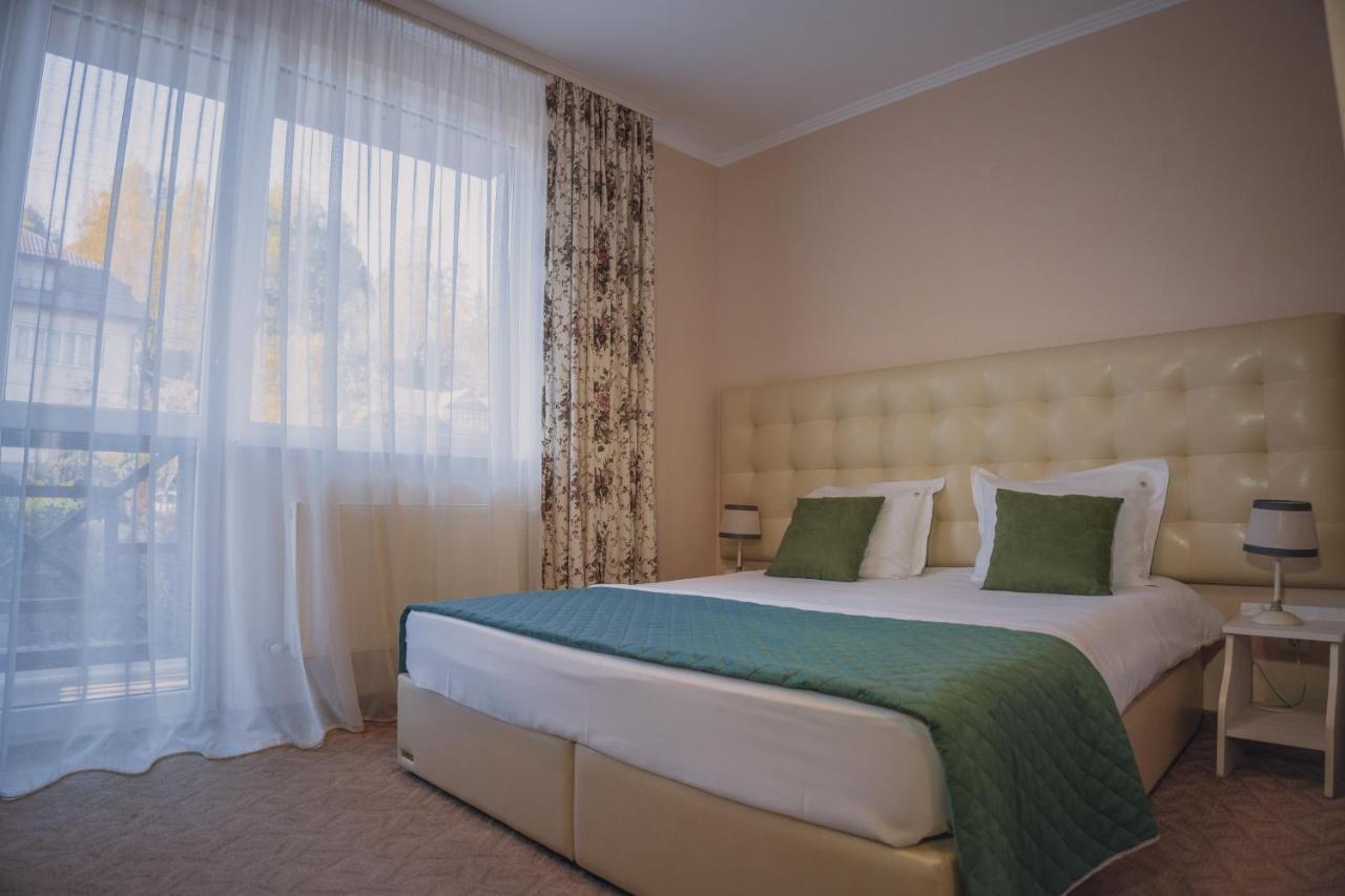 Hotel&Restaurant Premium Club Yaremche Bagian luar foto