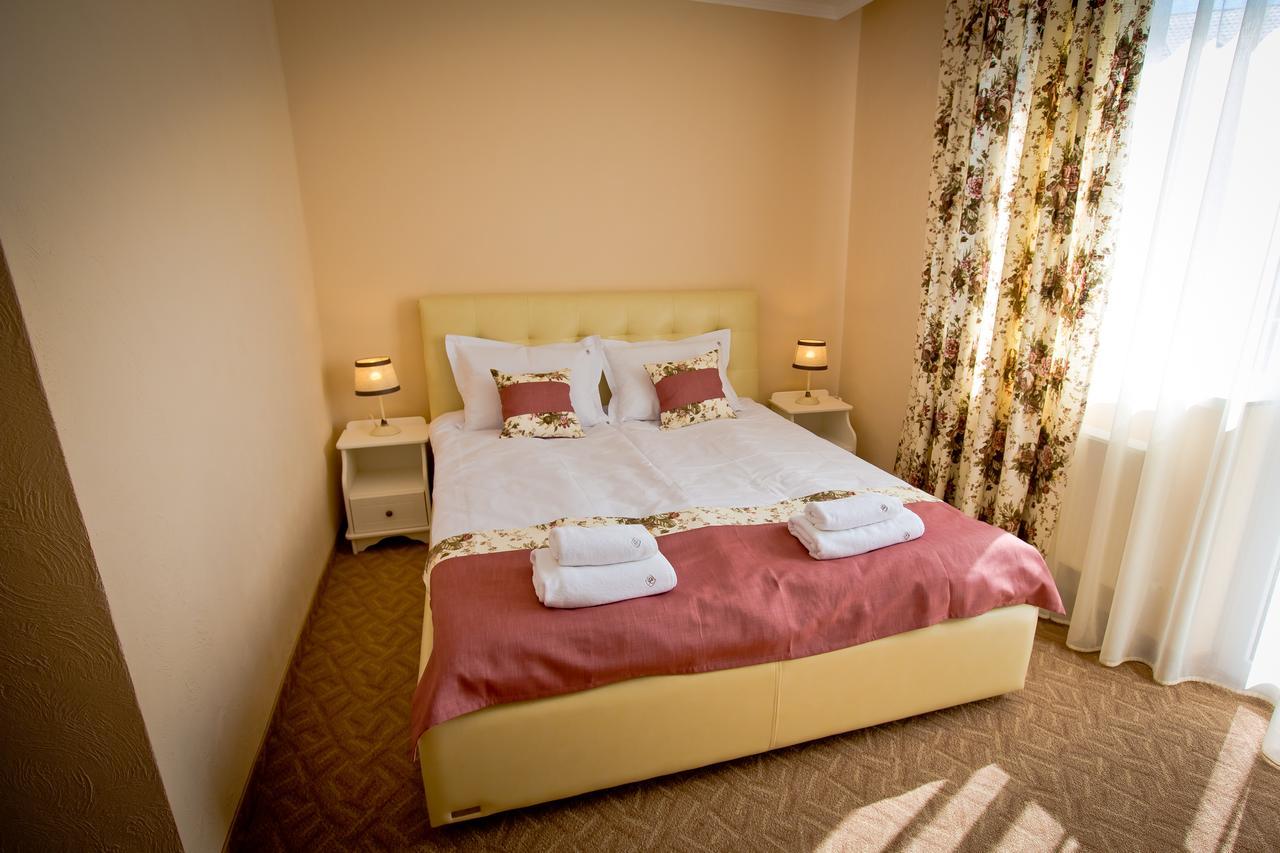 Hotel&Restaurant Premium Club Yaremche Bagian luar foto